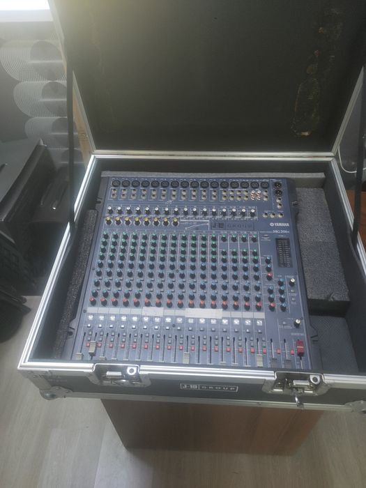 Микшерный пульт Yamaha, вероятно, модель MG206C