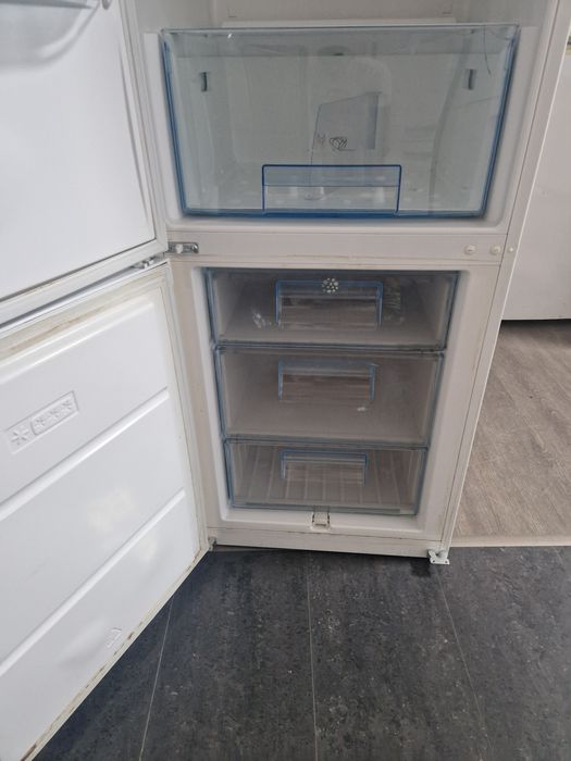 Хладилник с фризер Electrolux A+ 200 см