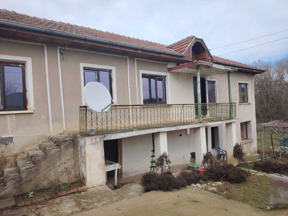 Къща в близост до Плевен, с. Гривица