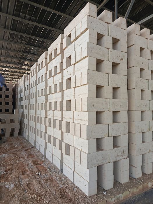 Pishkan gʻisht Klinez qum Sheben Kanpod Poyma tuproq Dastavka Hizmati