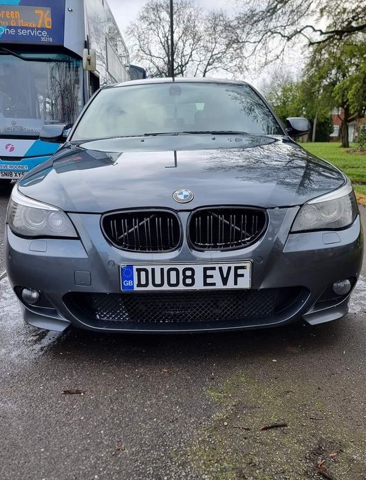 Grila dubla nari BMW Seria 5 E60 E61 M look negru lucios