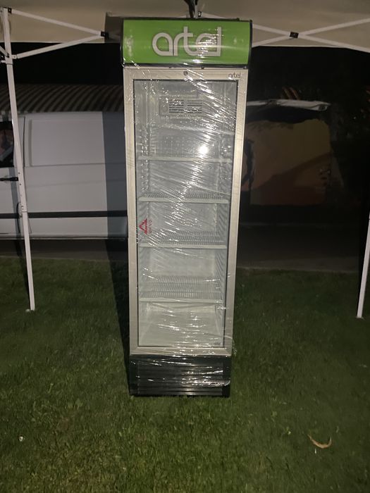Kanditsaner. Haladilnik. Naves va stol stul. Prakati