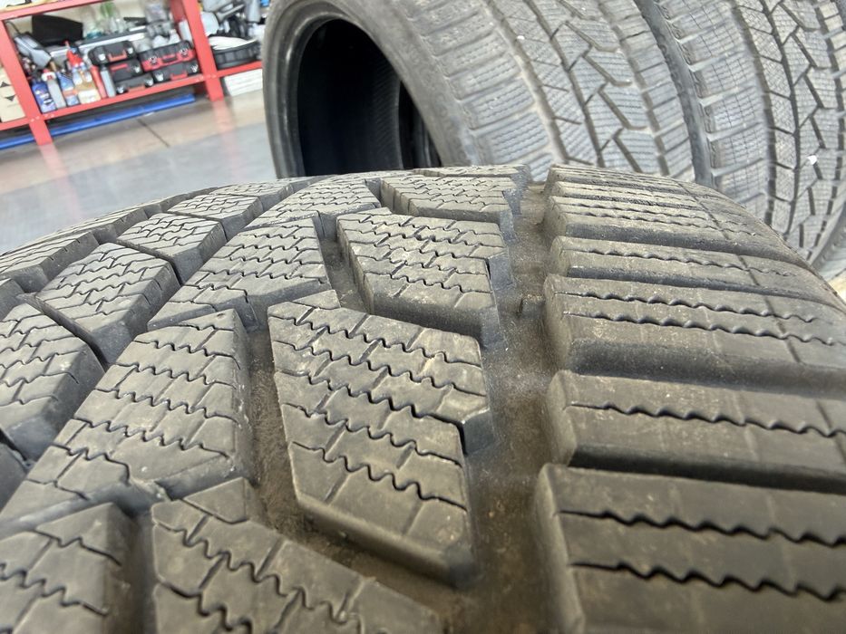 4бр. ПОЧТИ ЧИСТО НОВИ Зимни Гуми С Борд 245/35R/20W,XL -CONTINENTAL- DOT:2423 - 8.4мм.+8.0мм.