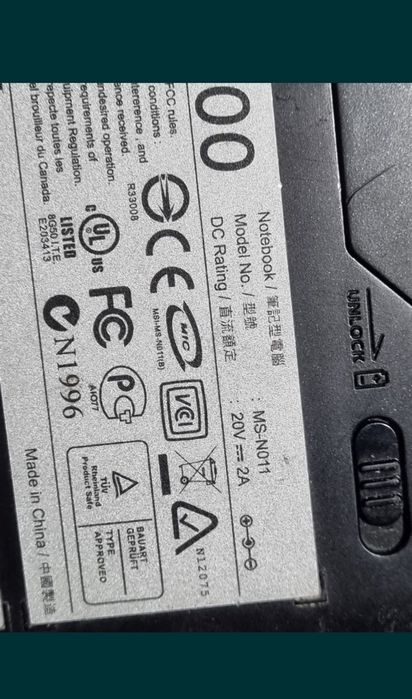 Laptop cu încărcător