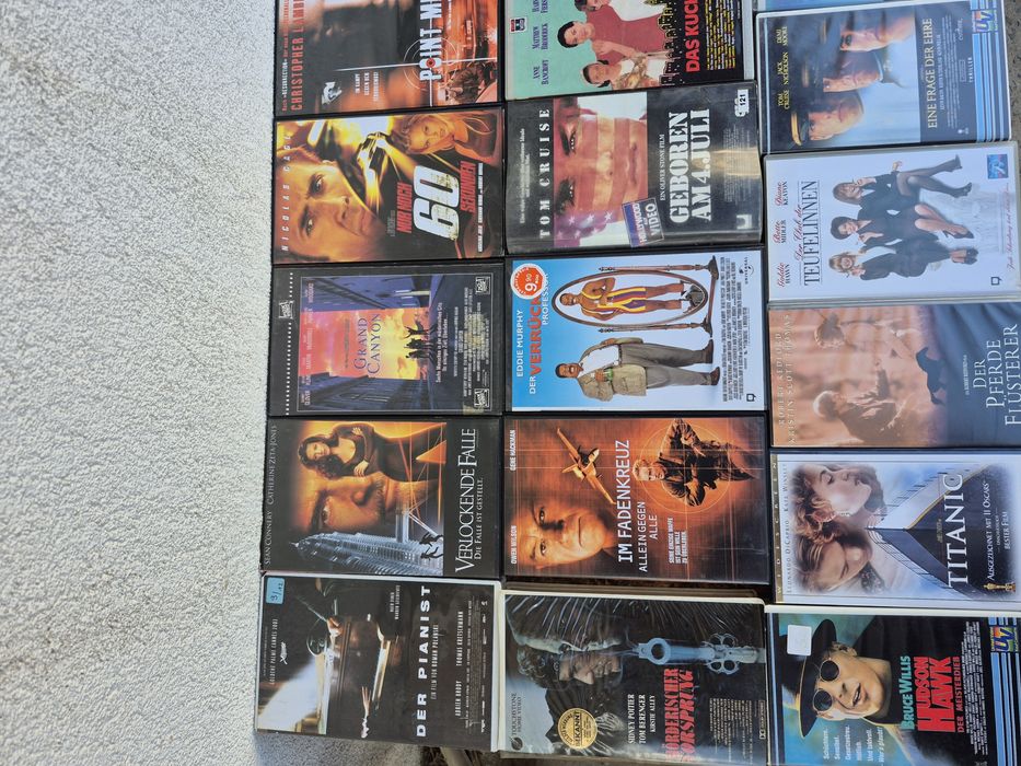 Vând 53 casete video VHS originale colectie de filme din anii 1970-'90