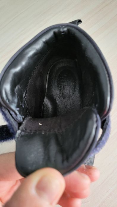 Продам детскую обувь.