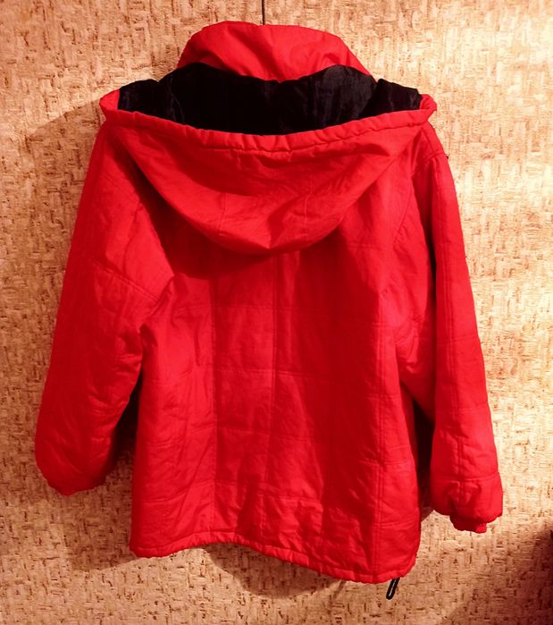 Лёгкая куртка в отличном состоянии