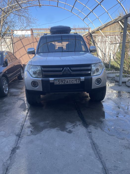 Mitsubishi pajero 4
