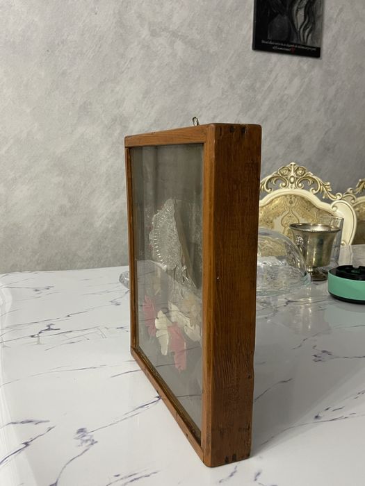 Icoana veche cu rama din lemn