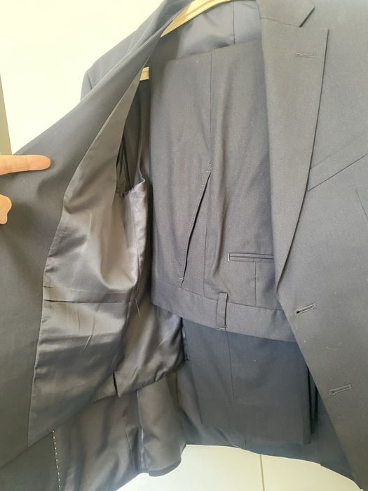 Sotiladi kastyum shim ichidagi jeketi bor kop kiyilmagan