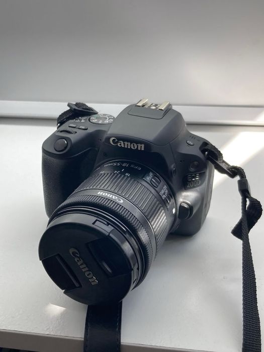 Canon 200 D DSLR