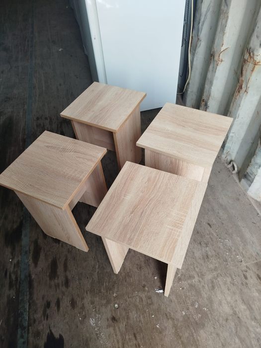 Табуретки 4 шт  на кухоную