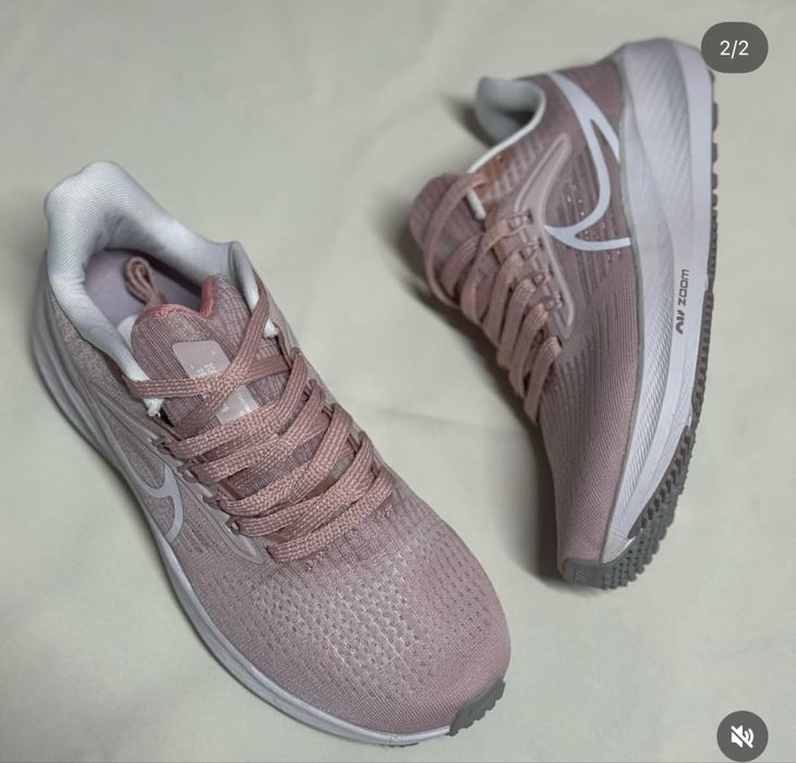 38 размер, новые спортивные кроссовки