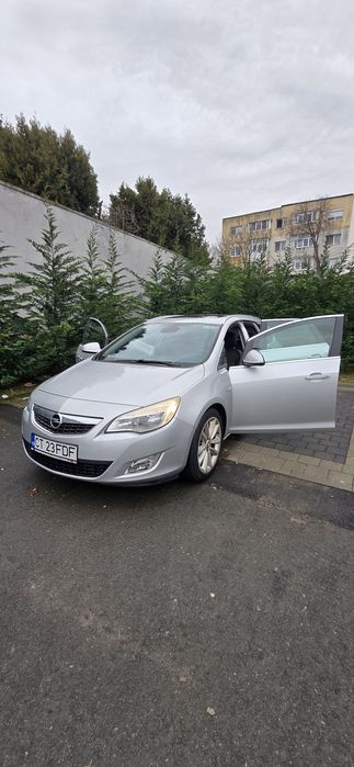 Vând Opel Astra J