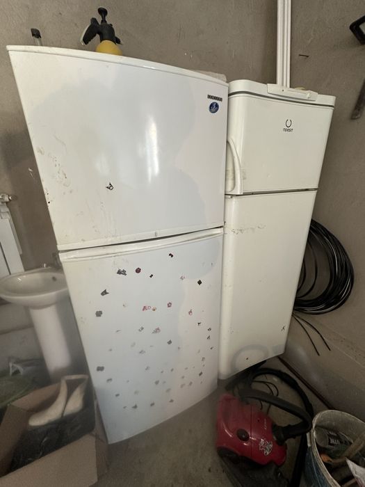 холодельник жасап тұрған 2еу