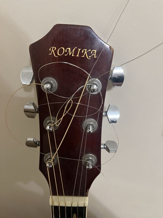 Акустическая гитара