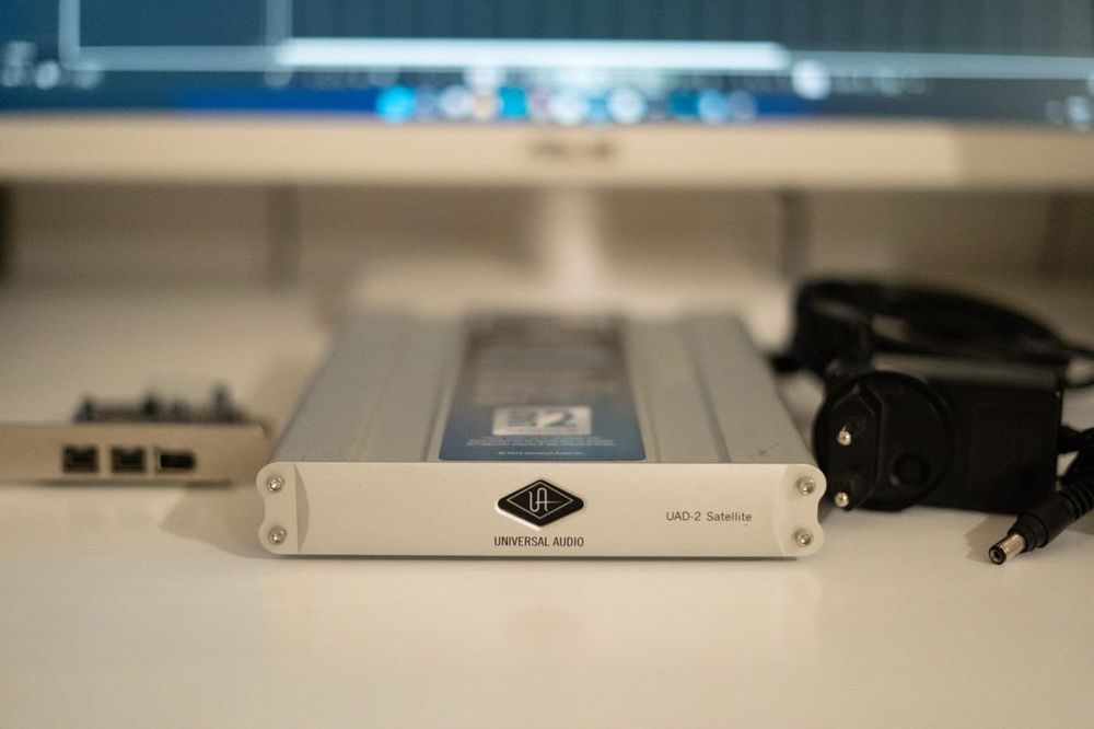 UAD-2 Satellite FireWire Quad + PCI FireWire + Analog Classics Bundle