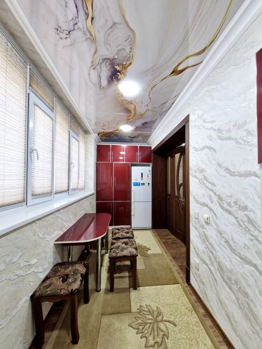 3 комнатная квартира на 3 этаже + 6м внранда 77 серия Фрунзе