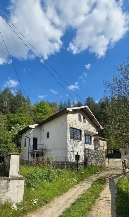 Продавам къща в село Габровица - 69км. от София