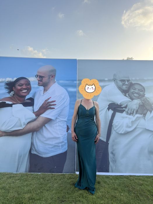 Дълга рокля от сатен, обувки и чанта