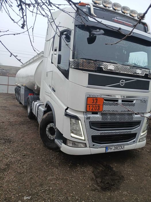 Cap tractor Volvo