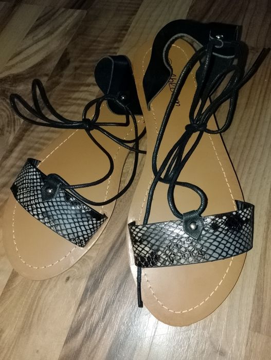 Sandale de vară noi