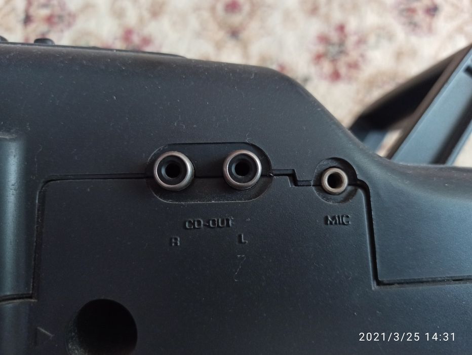 Продам аудио магнитолу Philips.