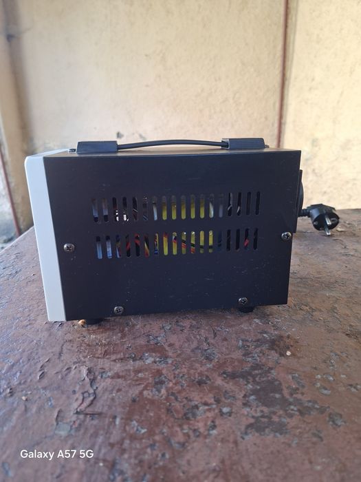 Vând stabilizator monofazic de tensiune Conter SVR-1000, 1000 VA / 750 W, 230 V.