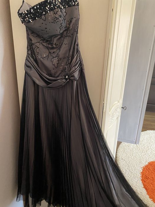 Vând trei rochii pentru evenimente