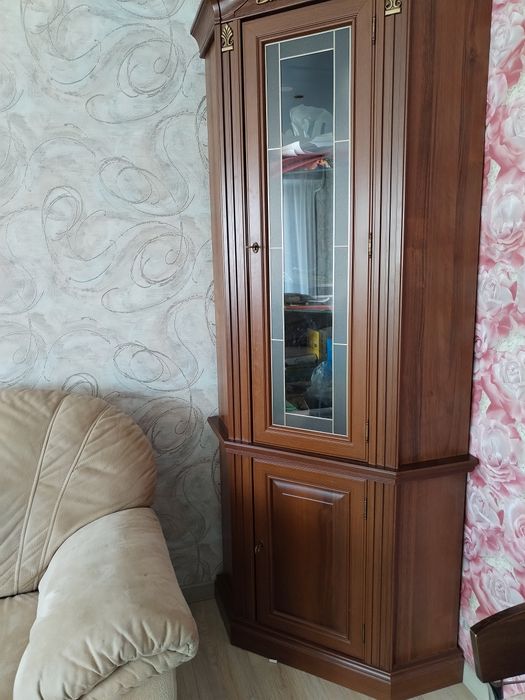 Продам Стенку  из 4х предметов