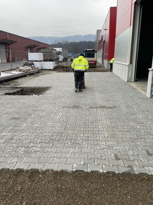 Pavele si borduri Brasov | Montaj pentru curti si alei