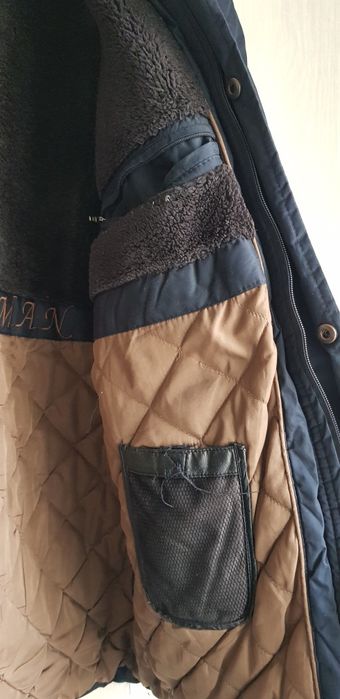 Эркаклар курткаси сотилади.