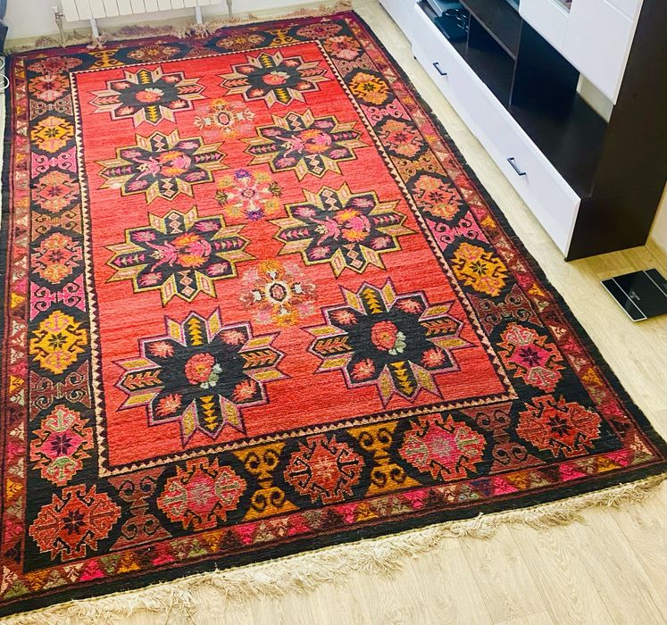 Антикварный ковер ручной работы.