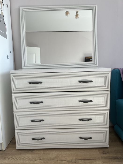 Комод  с зеркалом