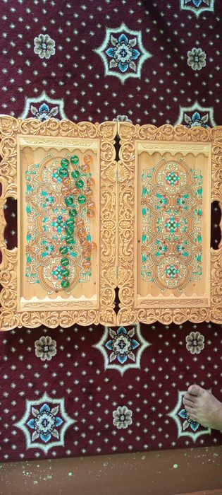 Qo'lda yasalga narda.