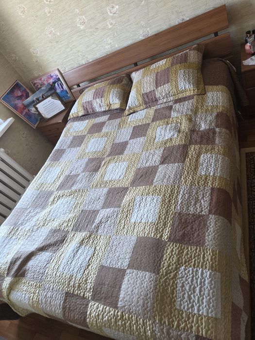 Кровать с комодом