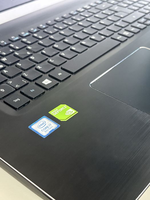 Acer cu display 17,3 inch• procesor i7-8th gen• 12gb ram DDR4 • Nvidia