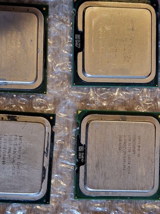 Netestate 9 procesoare intel