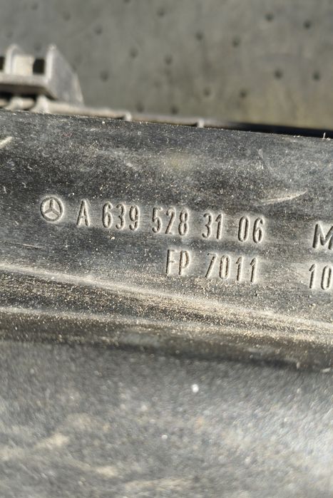 Carcasa filtru aer A 639 528 31 06 Mercedes-Benz Vito W639 (facelift)