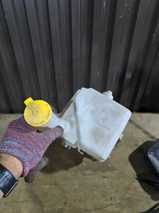 Бочек бачек омывателя  Мазда 6 Mazda 6 GG