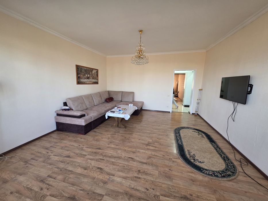 Сдаётся 2 комн метро айбек семью или иностранцев