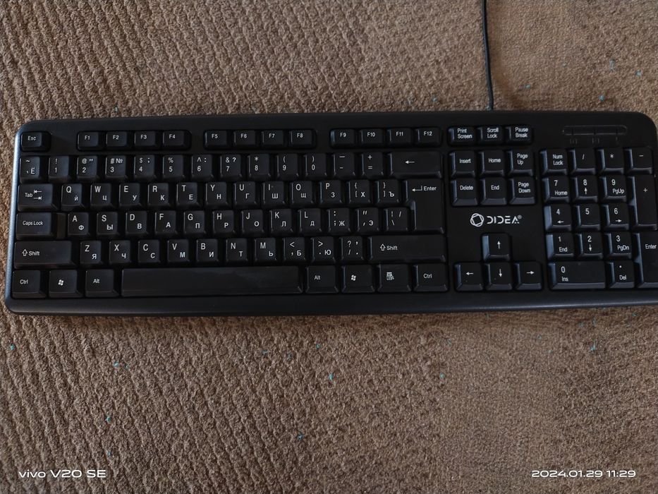 Stol kompyuteri sotiladi