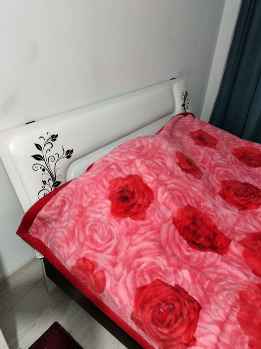 Спальный с матрасом гарнитур комод