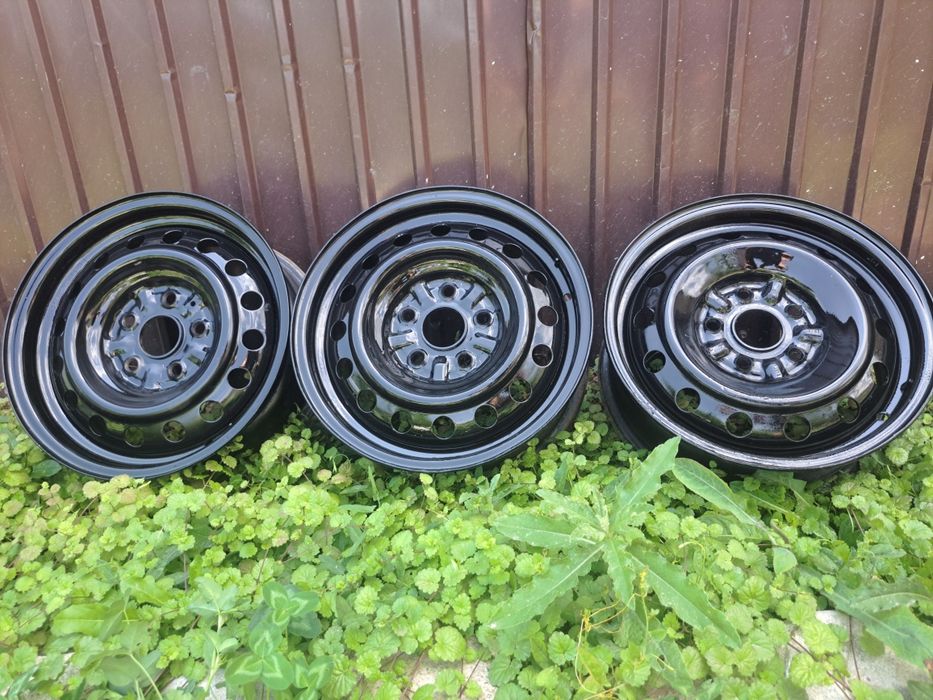 Штампованный диск R15