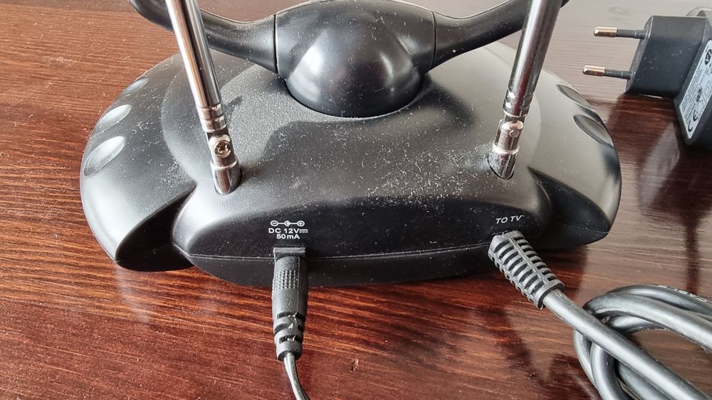 Приемник и антена  с усилвател за ефирна телевизия