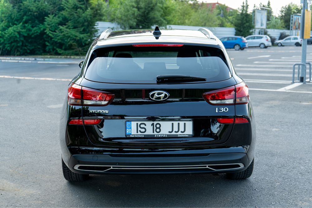 Hyundai i30 AUTOMAT • Diesel • Navi • Cameră • Încălzire scaune • Climatronic • Încălzire volan • Senzori parcare față/spate