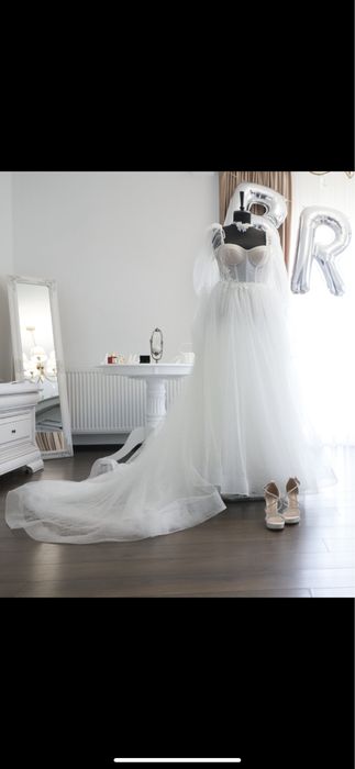 Vand rochie de mireasa cu body