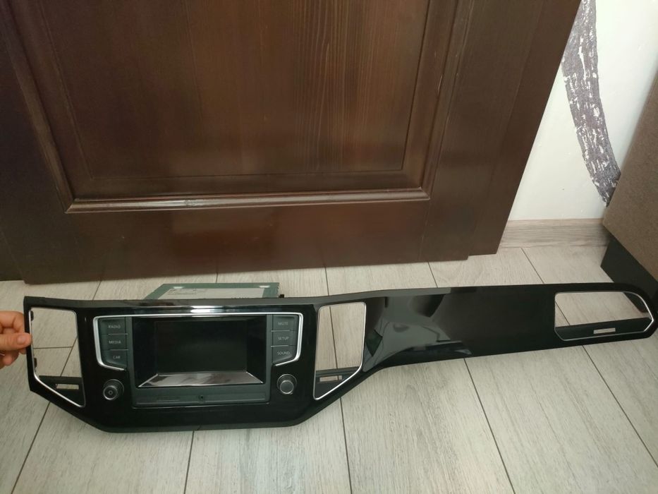 Radio Volkswagen golf 7 cu grila + sigla Volkswagen de la portbagaj