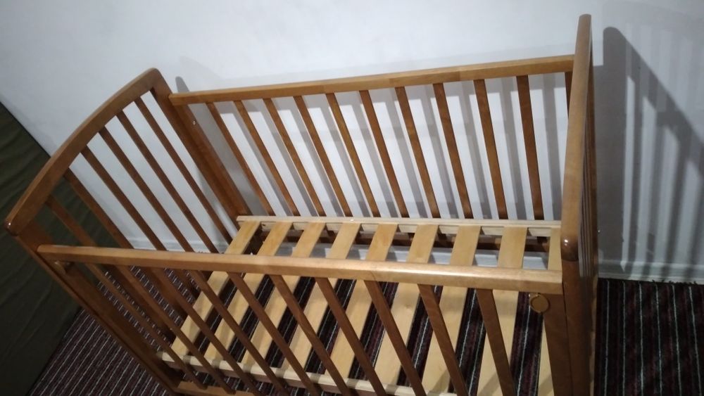 Манеж из дерева.