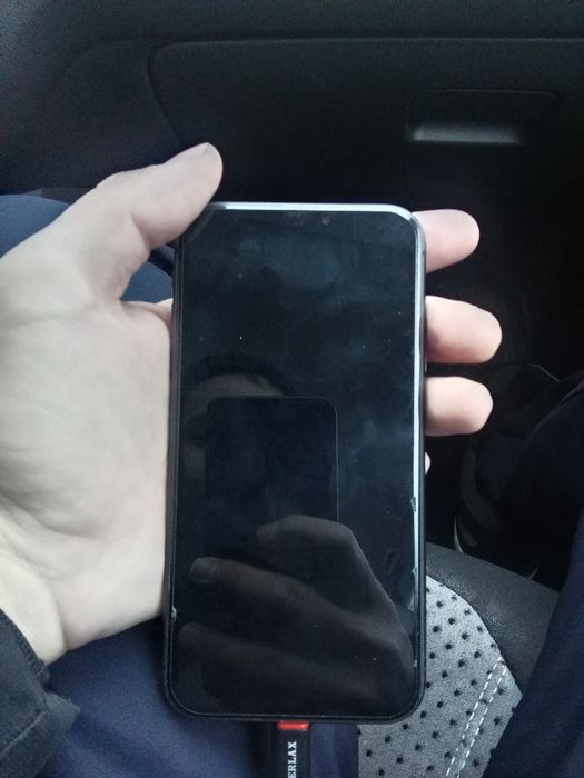 Продам Айфон 11 память 128